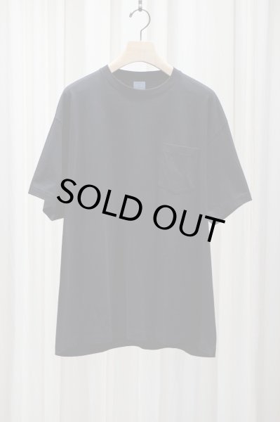 画像1: COMOLI (コモリ)  　サープラス Tシャツ - BLACK (1)