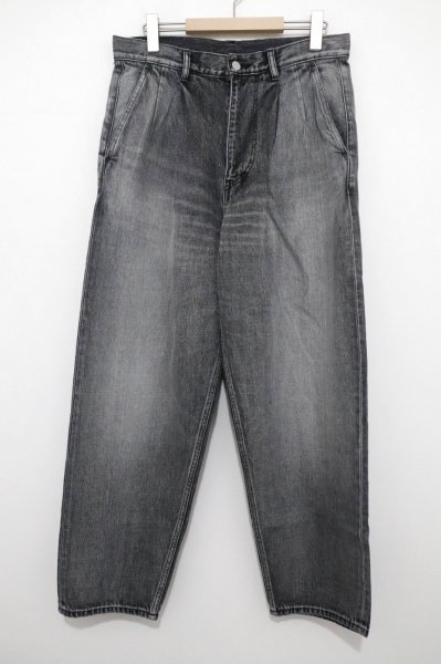 画像1: Graphpaper (グラフペーパー)    Selvage Denim Two Tuck Tapered Pants / セルヴィッチデニム 2タックテーパードパンツ -LIGHT FADE BLACK- (1)